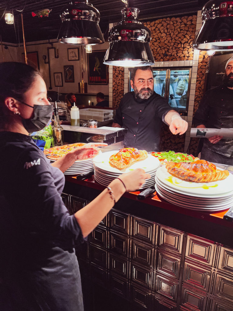 "Due calzoni" - Pizzaoioloene holder full kontroll over maten © Casa Inferno