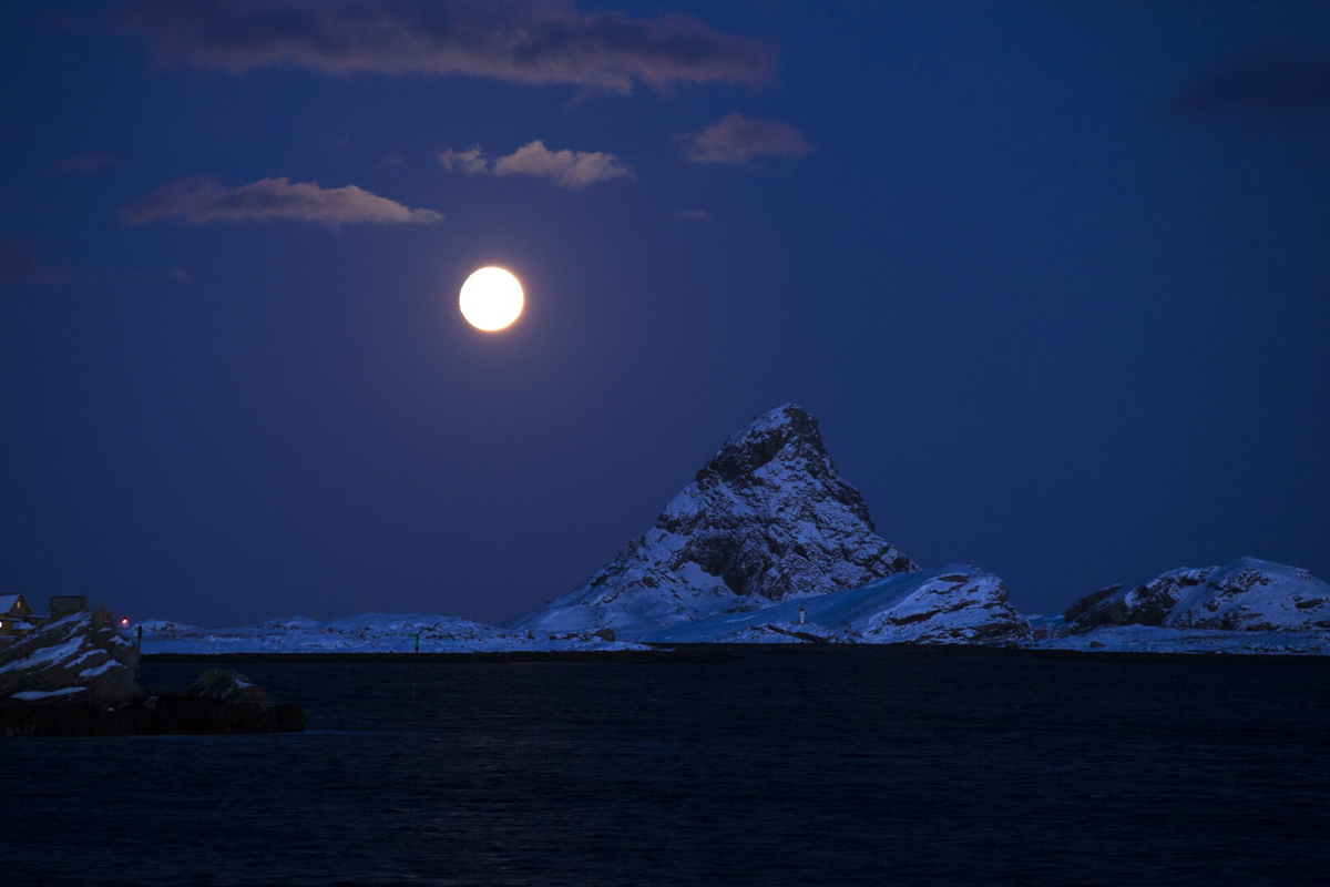 Winter night in the islands © Kathrine Sørgård