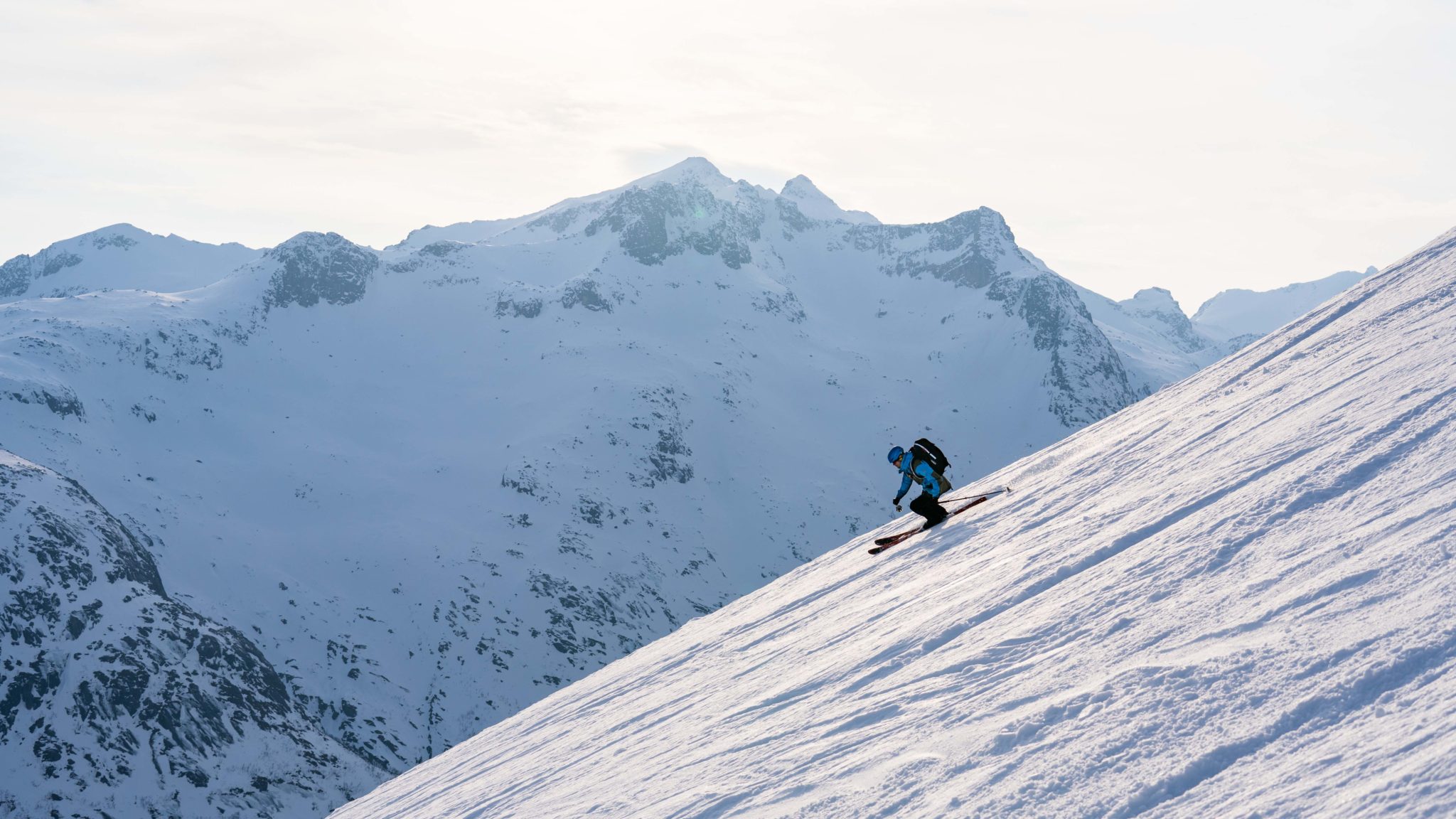 During a ski holiday in Troms you can ski big mountains, entertaining forest and everything in between. Photo: Lars Petter Jonassen / nordnorge.com