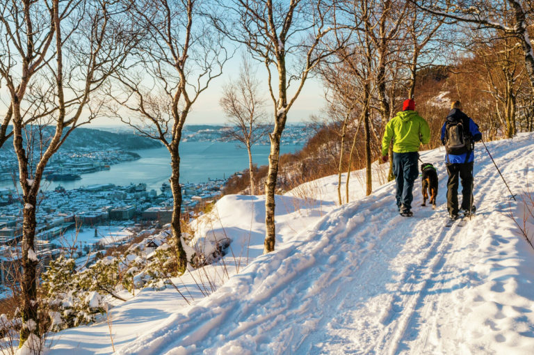 Heading up to Mount Fløyen on a bright day of February © Robin Strand/Visit Bergen