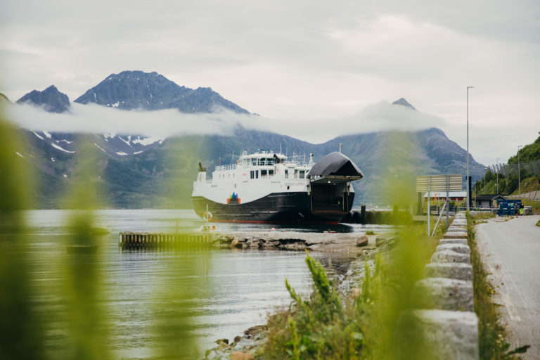 The ferry to Hasvik takes two hours. Here docked in Øksfjord © Sunniva Tønsberg Gaski/Troms og Finnmark Fylkeskommune
