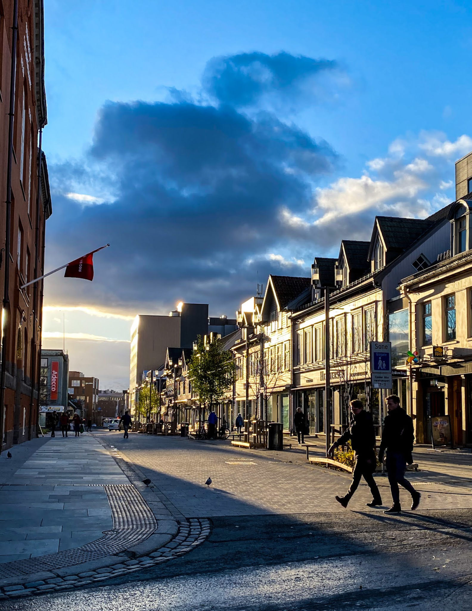 Autumn light in the Main Street of Tromsø © Knut Hansvold