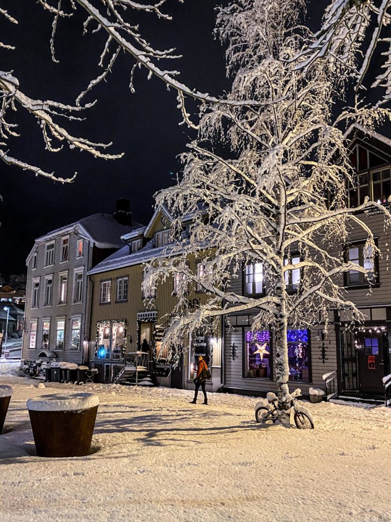 Ingvald Jaklins plass (square) in an early snowfall © Knut Hansvold