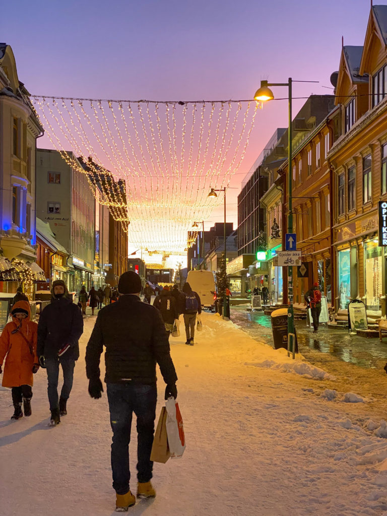 Christmas shopping in the Storgata Main Street © Knut Hansvold