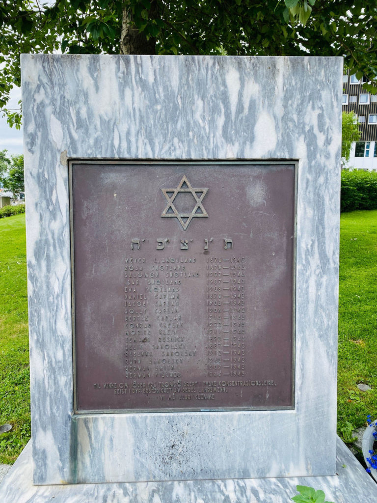The 17 Jewish Tromsoites that died during the second world war are honoured on this memorial plaque. Most of them were sent straight to the gas chambers after arrival in Auschwitz © Knut Hansvold