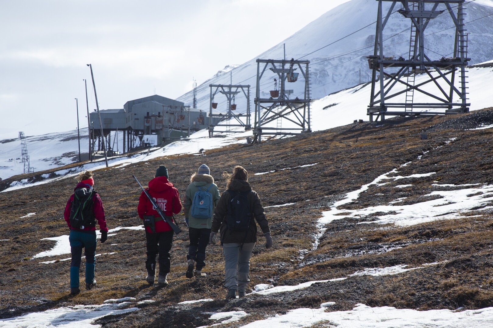 Vandring blant kulturminner i Longyearbyen © L Lorentz