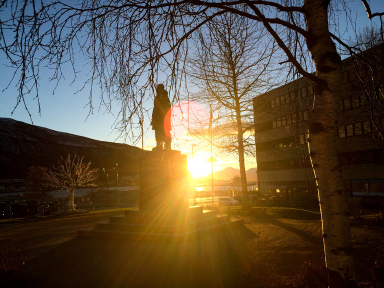Roald Amundsen in the middle of Roald Amundsen Square a day in November © Knut Hansvold