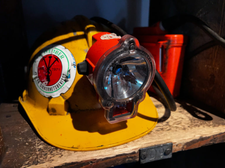 Hjelm for gruvearbeider © Hege Anita Eilertsen/Svalbard museum
