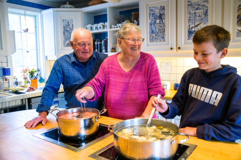 A new generation learns to cook © Lars Åke Andersen