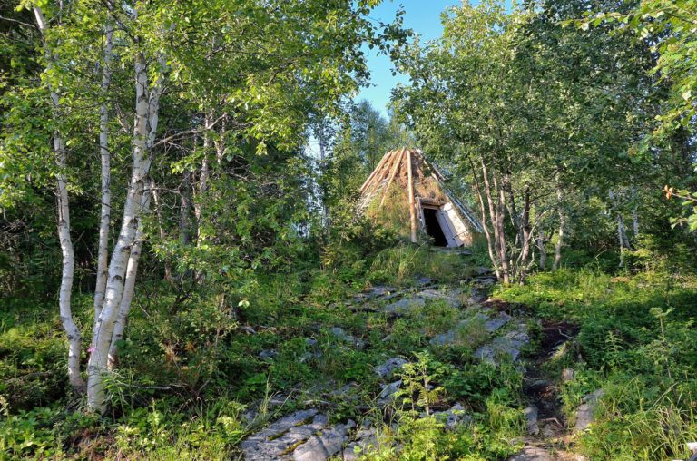 Køta in Bleikvasslia. A køta is a Southern Sami turf hut, more pointed than the equivalents in other Sami areas © Fabrice Milochau