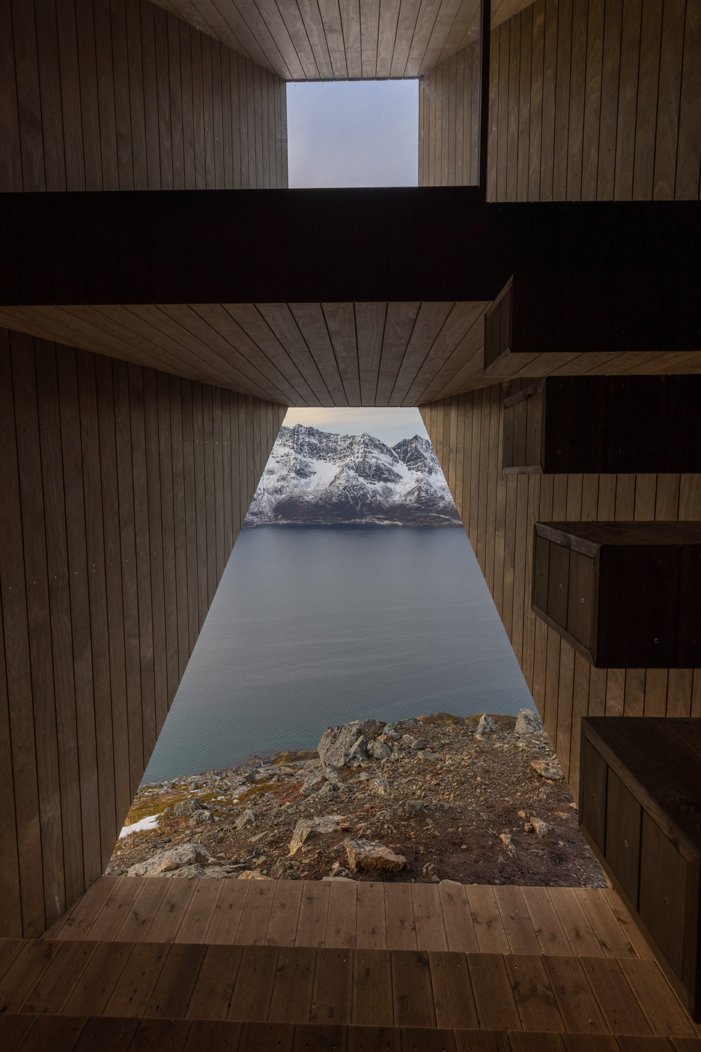 The wooden architecture framing the landscape © Magnus Askeland