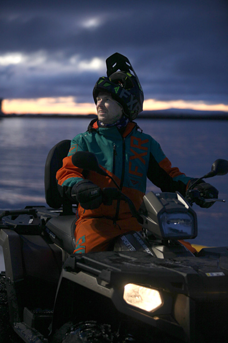 Yves leder an på firehjuling © Bjørn-Owe Holmberg