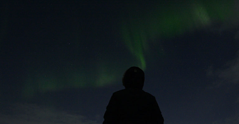 Nordlyset titter frem på himmelen @ Bjørn-Owe Holmberg