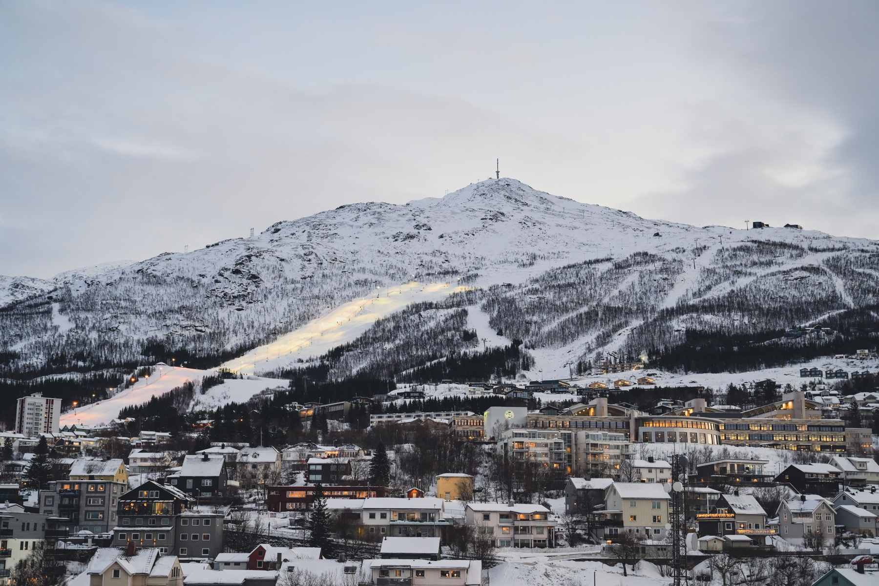 From city to summit! The Narvikfjellet mountain creates a great background of the city. ©Marie Nystad / www.nordnorge.com