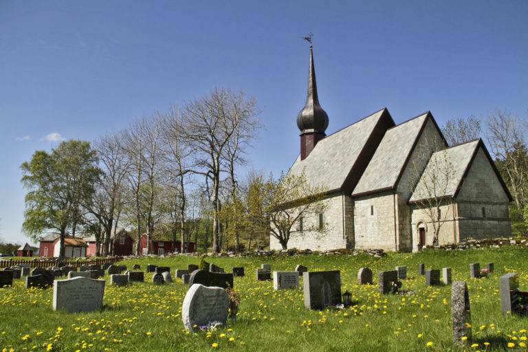 Alstahaug kirke. Foto: Tore Schøning Olsen / nordnorge.com