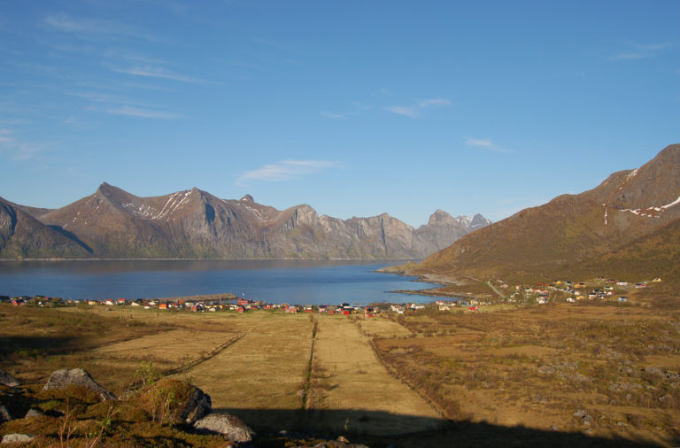 Mefjordvær on a clear day © Roger Ellingsen/Statens vegvesen