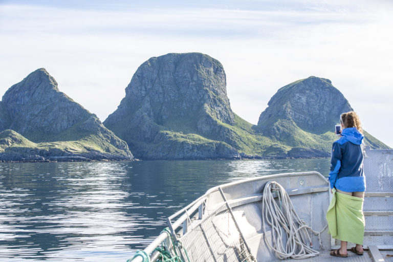Trenyken are characteristic mountains and bird cliffs at Røst. Photo: Kathrine Sørgård / nordnorge.com