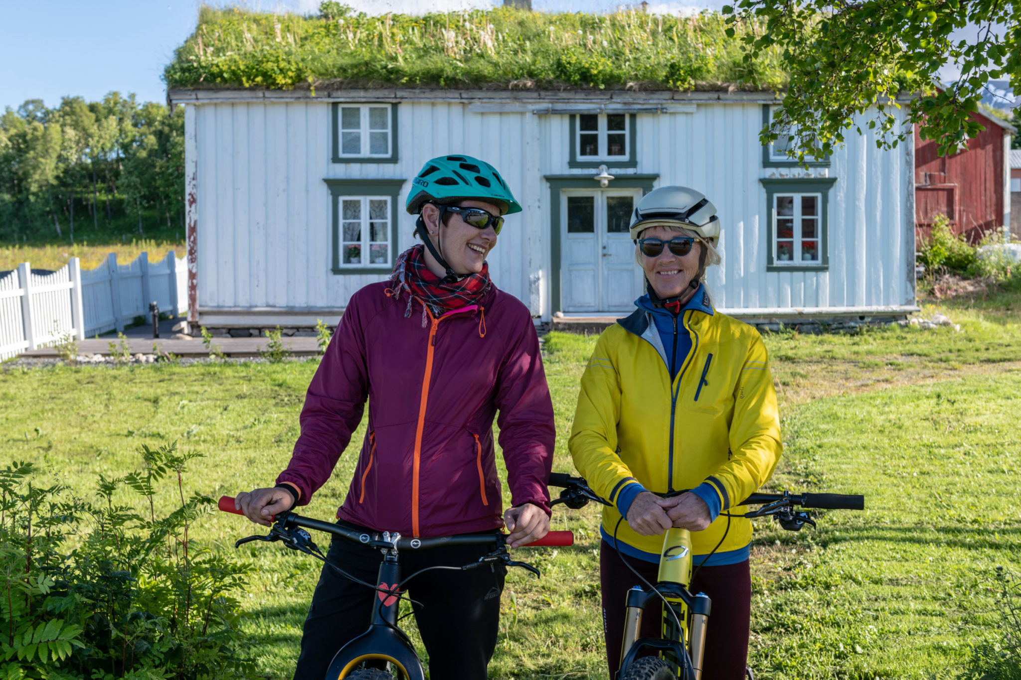 Lots of nice houses to stop at at Bjarkøy Island © Dag Roland