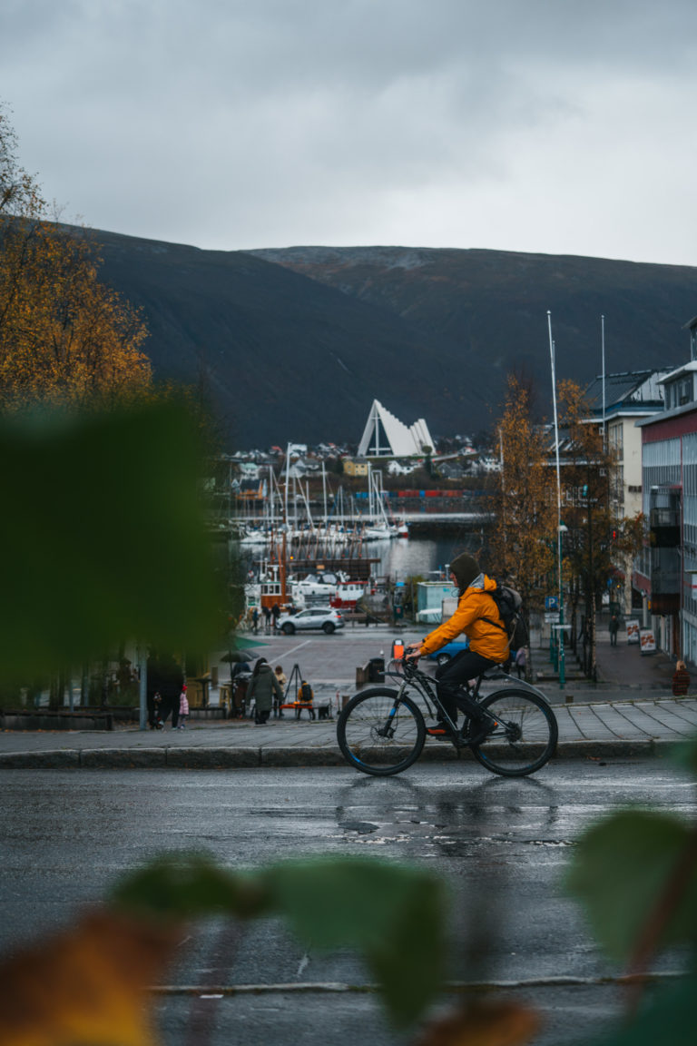 Wet tarmaq on a Tromsø autumn day © Jensenmedia