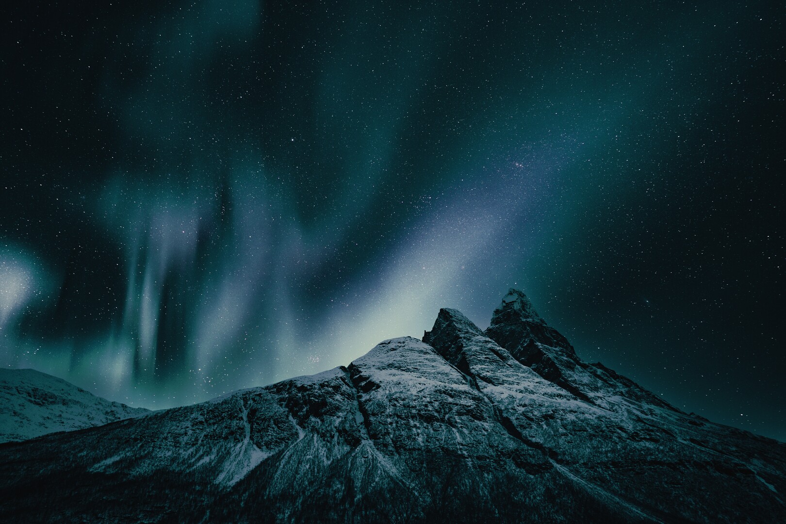 The monumental Mount Otertind in Storfjord on a winter's night © Petr Pavlíček / Visit Lyngenfjord
