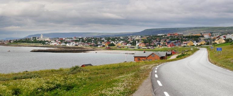 Vadsø er fylkeshovedstaden i Finnmark, og har både gode restauranter og fin overnatting © Jarle Wæhler / Statens vegvesen 