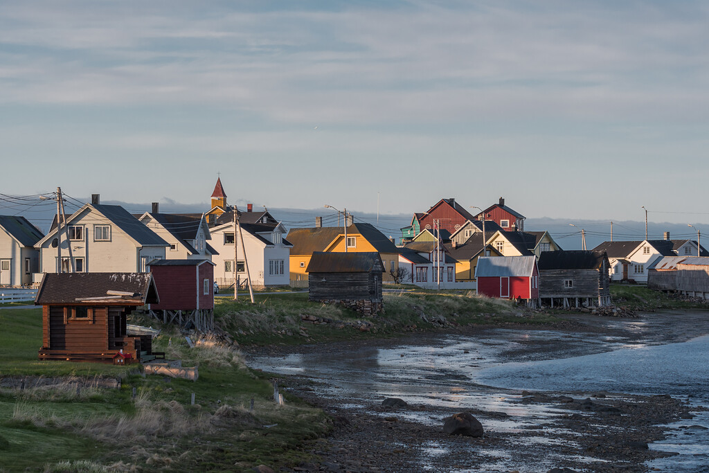 Skallelv er et kompakt fiskevær, og noen av husene er bygd etter kvensk skikk © Jarle Wæhler / Statens vegvesen