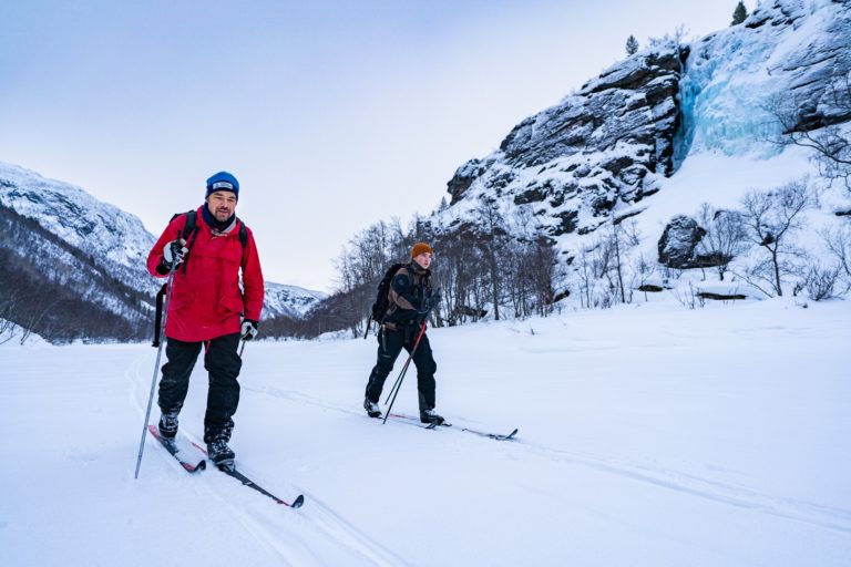 Cross country skiing in the Reisadalen valley © Petr Pavlíček / Visit Lyngenfjord