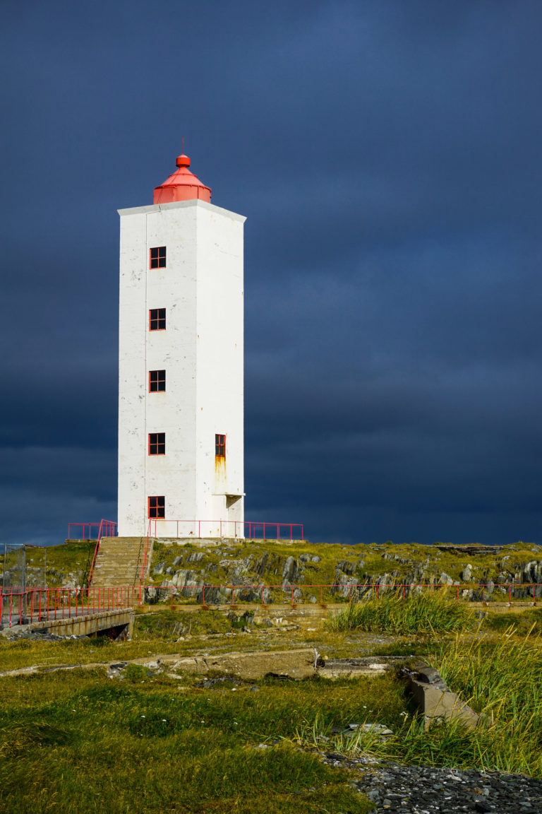 Kjølnes lighthouse is easy to visit. One simply drives down from the road to Berlevåg © Katelin Pell
