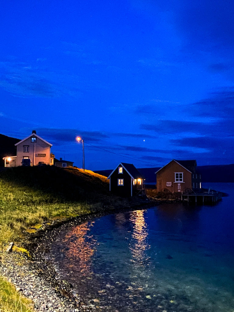 Dusk in Kongsfjord © Knut Hansvold