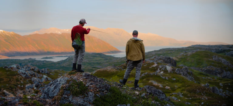 Bård Tufte Johansen og  Lars Lenth drar til Sørøya i Finnmark. Foto: Viktor Mauren / Field Productions / NRK