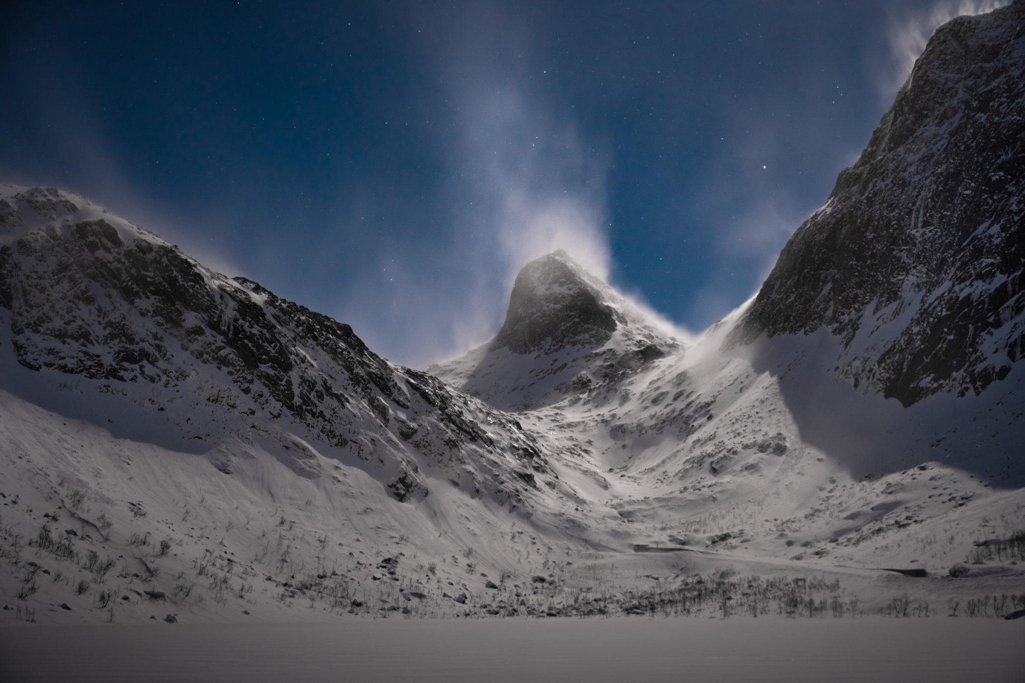 Drifting snow around the Senja peaks a winter's night © Kristoffer Vangen