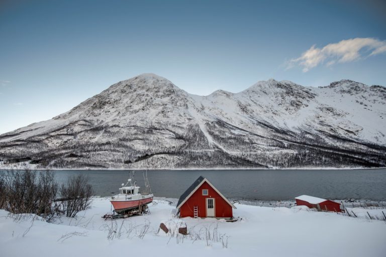Winter scene from the islands in northern Lyngenfjord © Petr Pavlíček / Visit Lyngenfjord