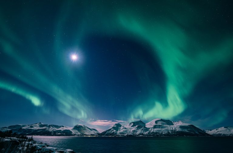 Northern Lights and moonlight over the islands of northern Lyngenfjord © Petr Pavlíček / Visit Lyngenfjord