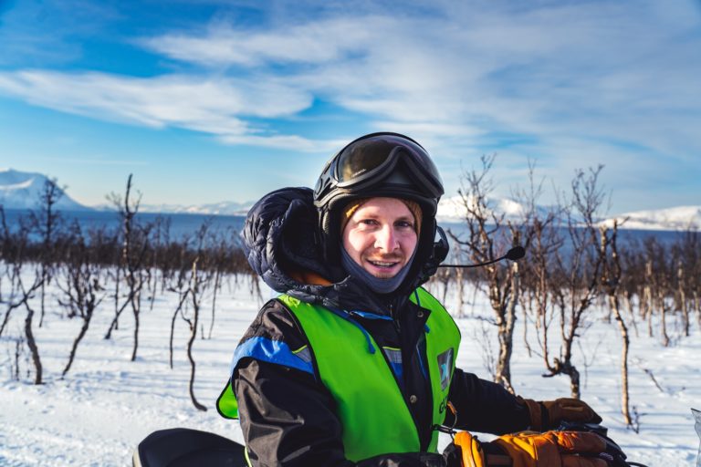 Wear your helmet when snowmobiling © Petr Pavlíček / Visit Lyngenfjord