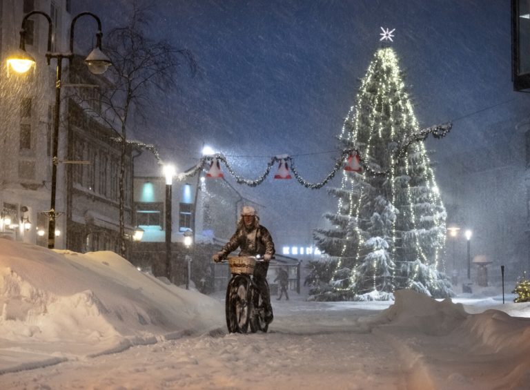A pre-Christmas polar low makes the bike ride home a little harder © Tommy Simonsen
