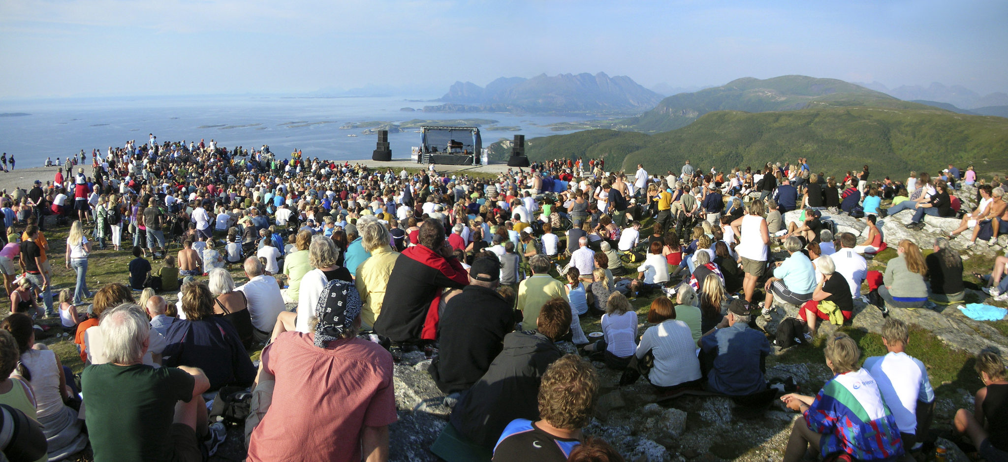 Konsert på Keiservarden. Foto: Ernst Furuhatt / nordnorge.com