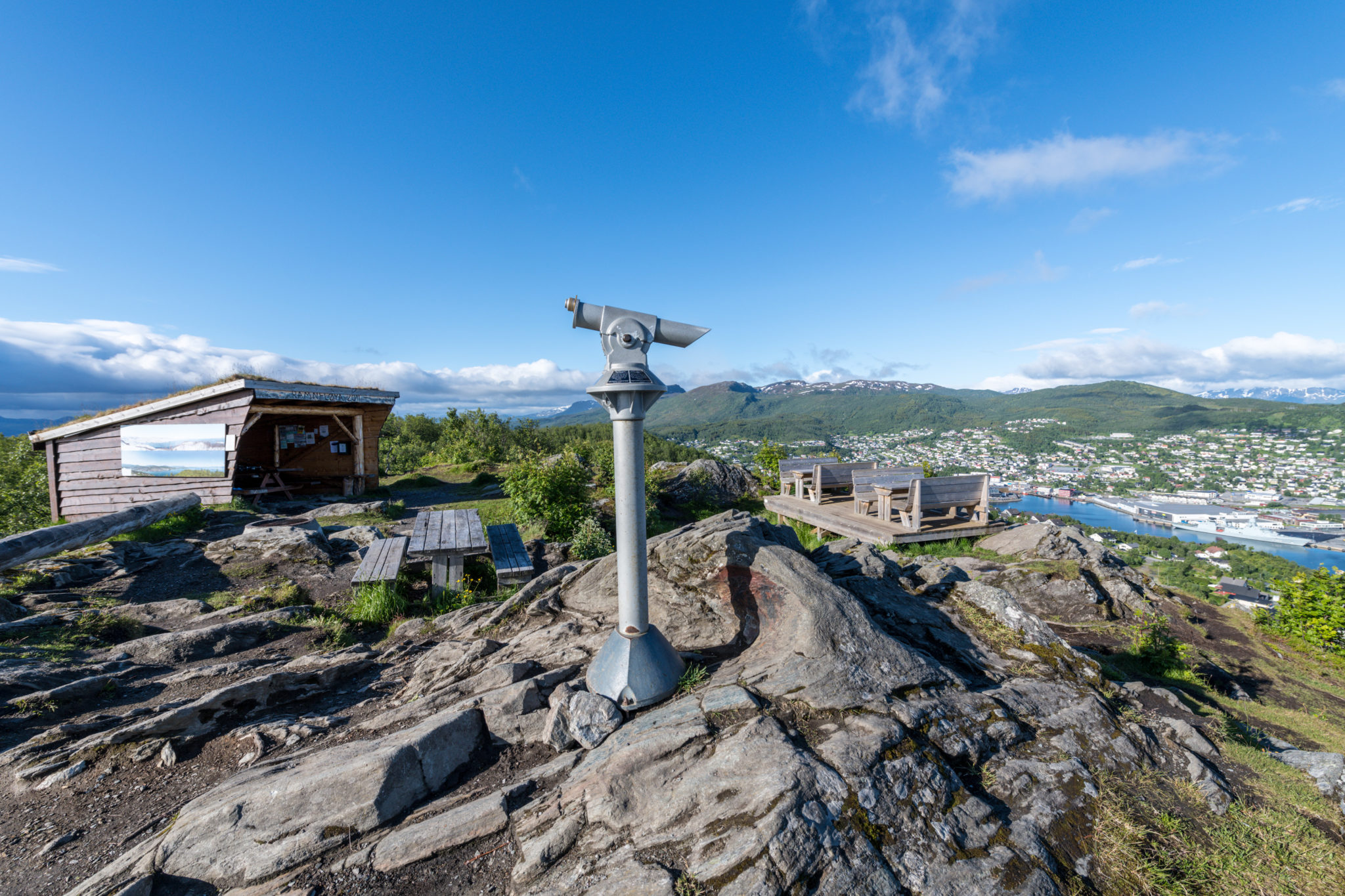 Gansåstoppen hill, an easy hike in the built-up area of Harstad © Dag Roland