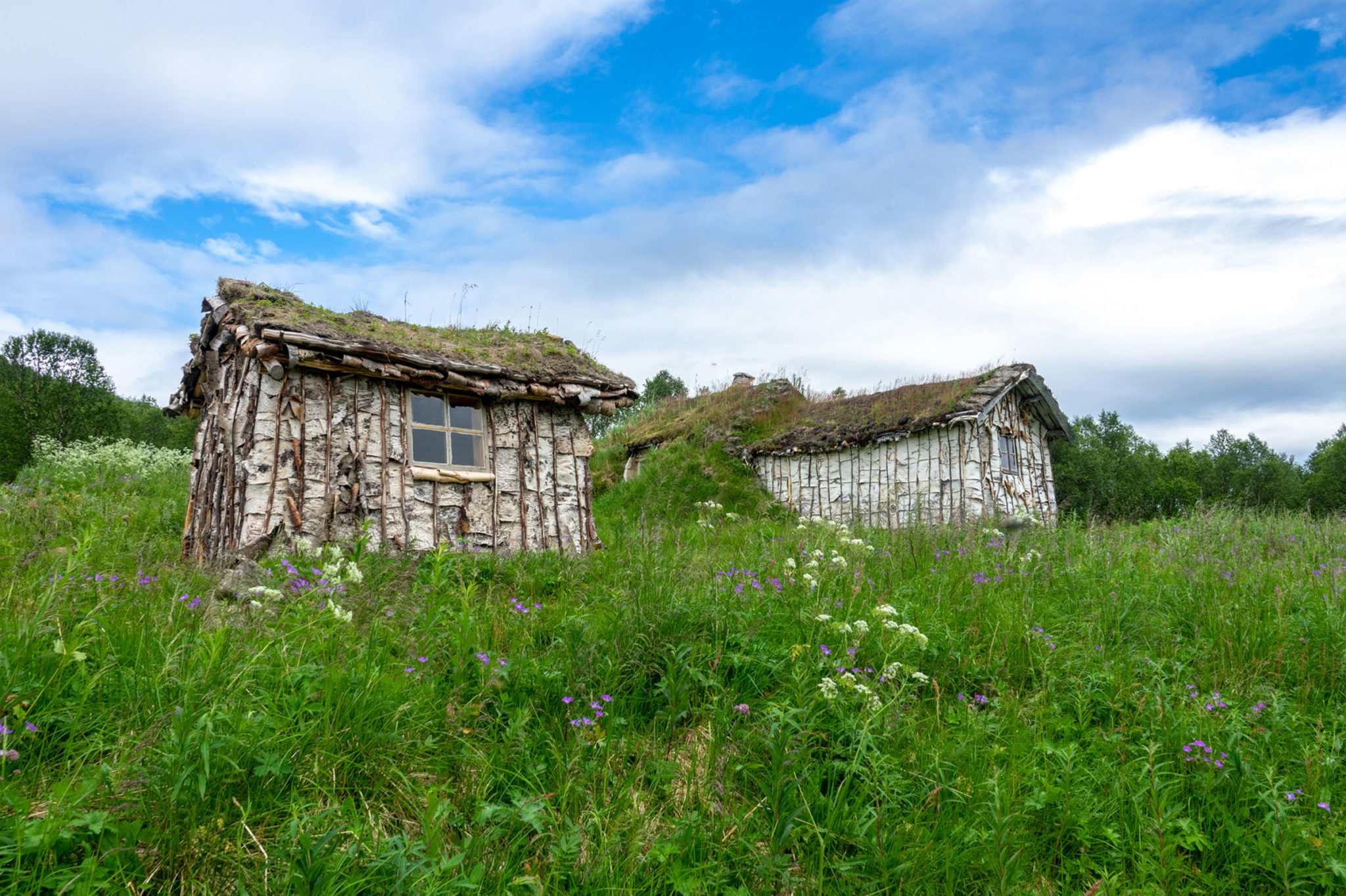 Woodshed and main house, the Nikolaigammen turf hut in Kaperdalen valley © Dag Arild Larsen / Midt-Troms museum