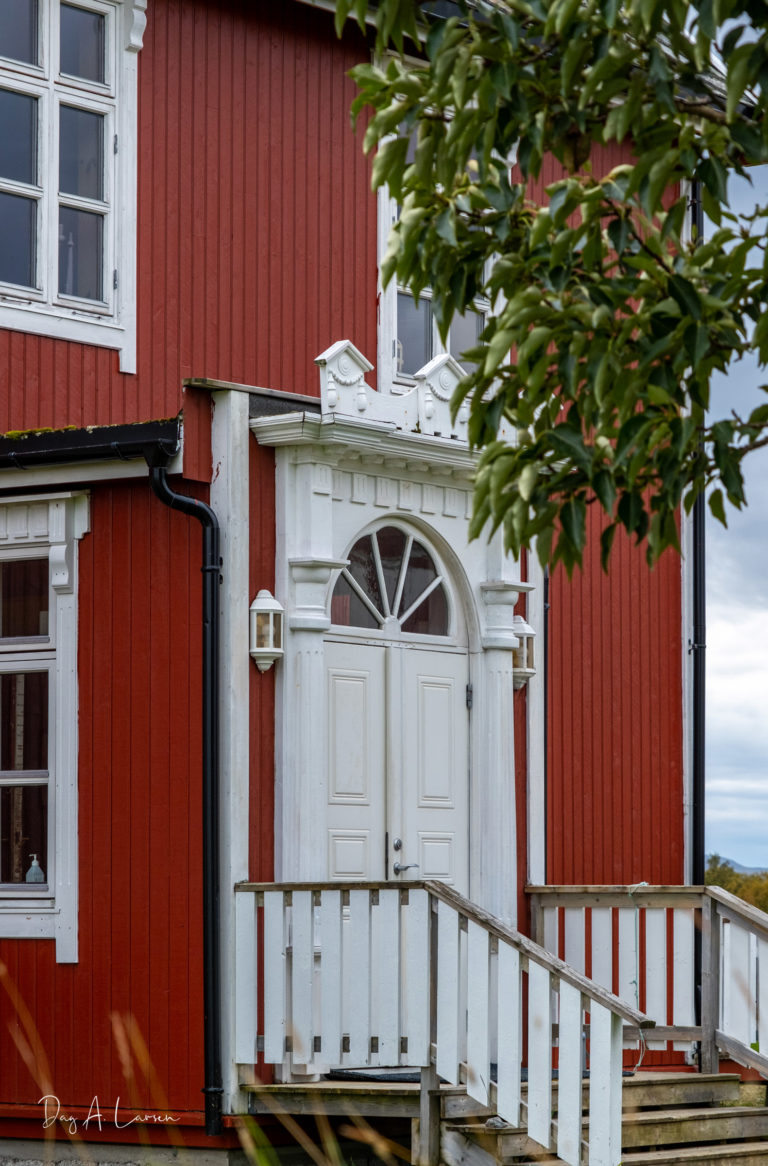 The main door to the new vicarage of Tranøy, dating from 1856 © Dag Arild Larsen/Midt-Troms Museum