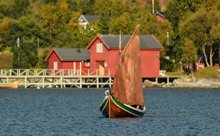 Traditional boat - bindalsfæring - with sails. Lenvik museum in the background © Dag Arild Larsen/Midt-Troms Museum