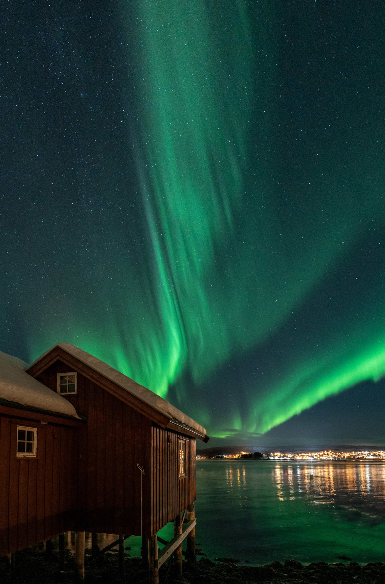 Northern Lights over the boathouses at Lenvik museum © Dag Arild Larsen/Midt-Troms Museum