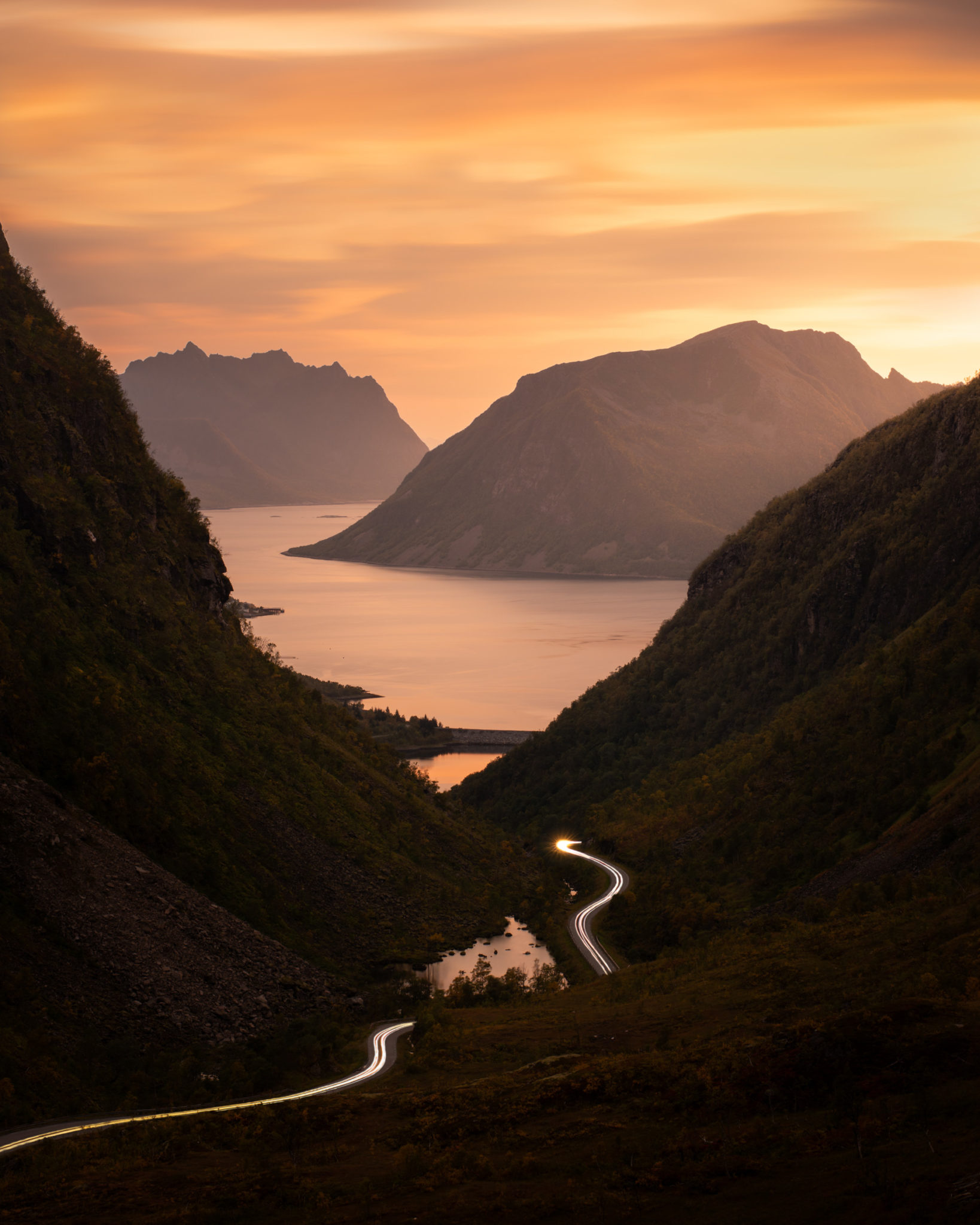 The downhill road through the Kaperdalsura valley to Sifjord on Senja Island's southwestern side © Kristoffer Vangen