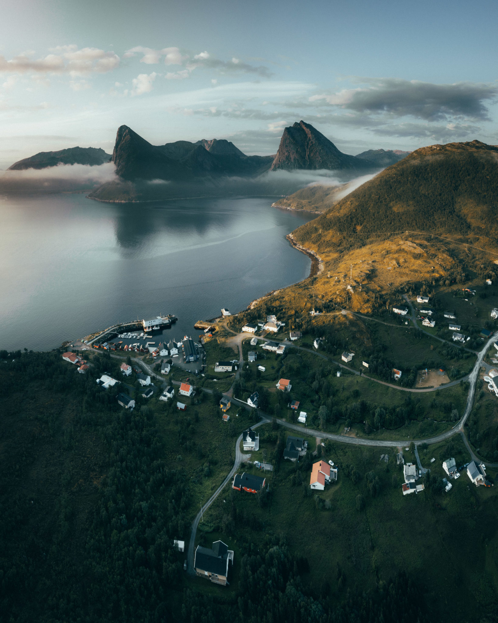 Rødsand fishing village has great views to the towering mountains around the Selfjord © Steffen Fossbakk