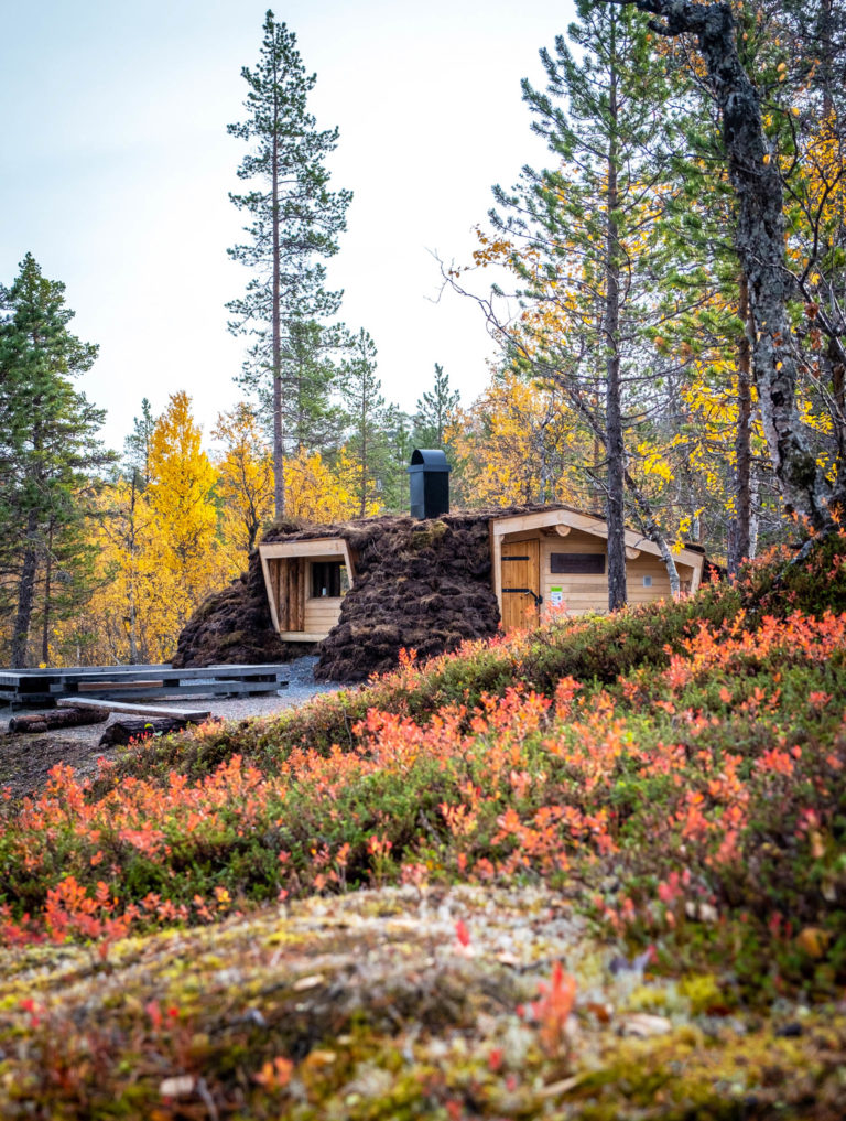 Gamme - turf hut - at Lake Åndervatn © Dag Arild Larsen