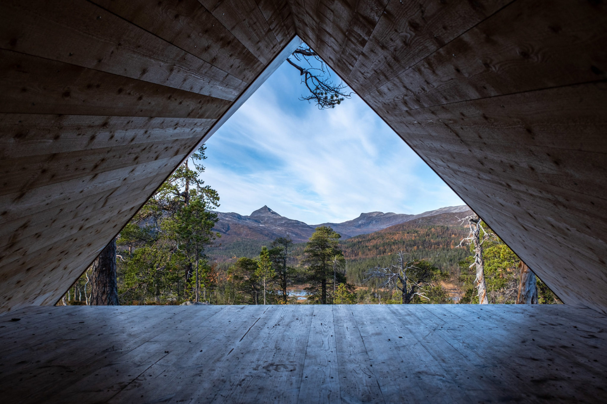 View from the shelter at Ånderdalen national park towards the mountains in the middle of Senja Island © Dag Arild Larsen