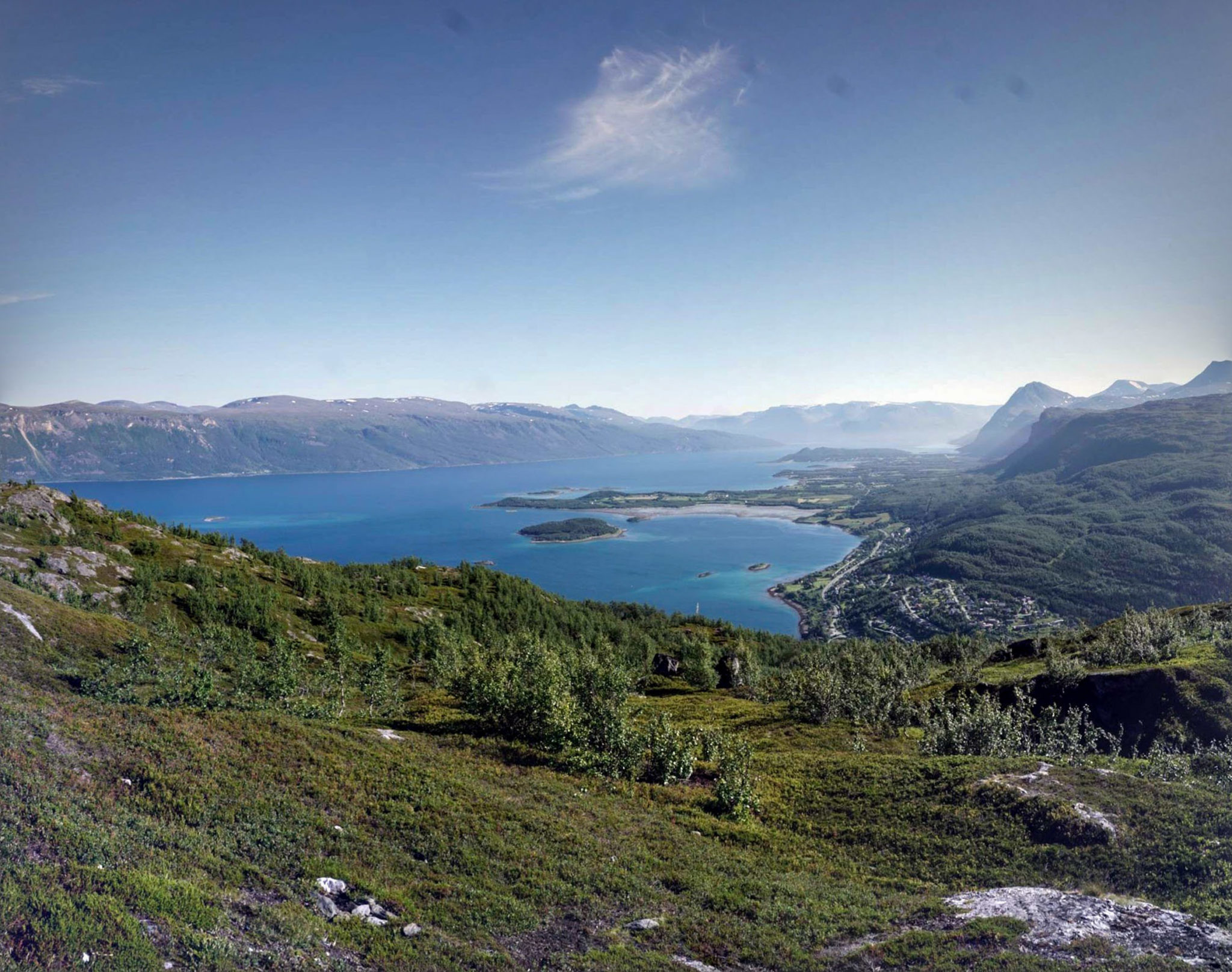 View from "Verdens ende" - the End of the Word - the end of the Lyngentrappa © Knut Hansvold