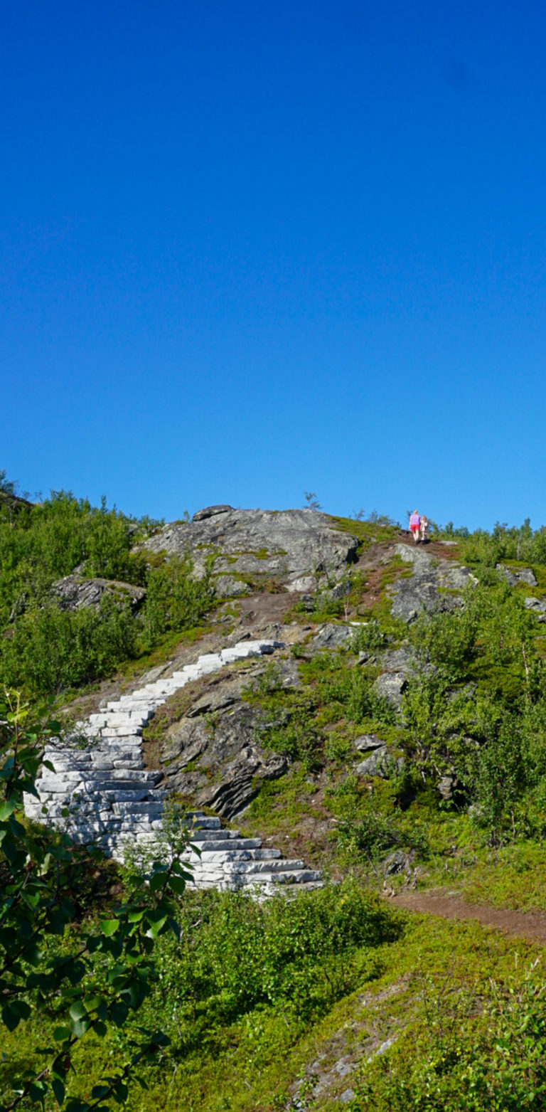 Heading towards "Verdens ende" - The End of the World - the summit on the Lyngentrappa stairs © Knut Hansvold