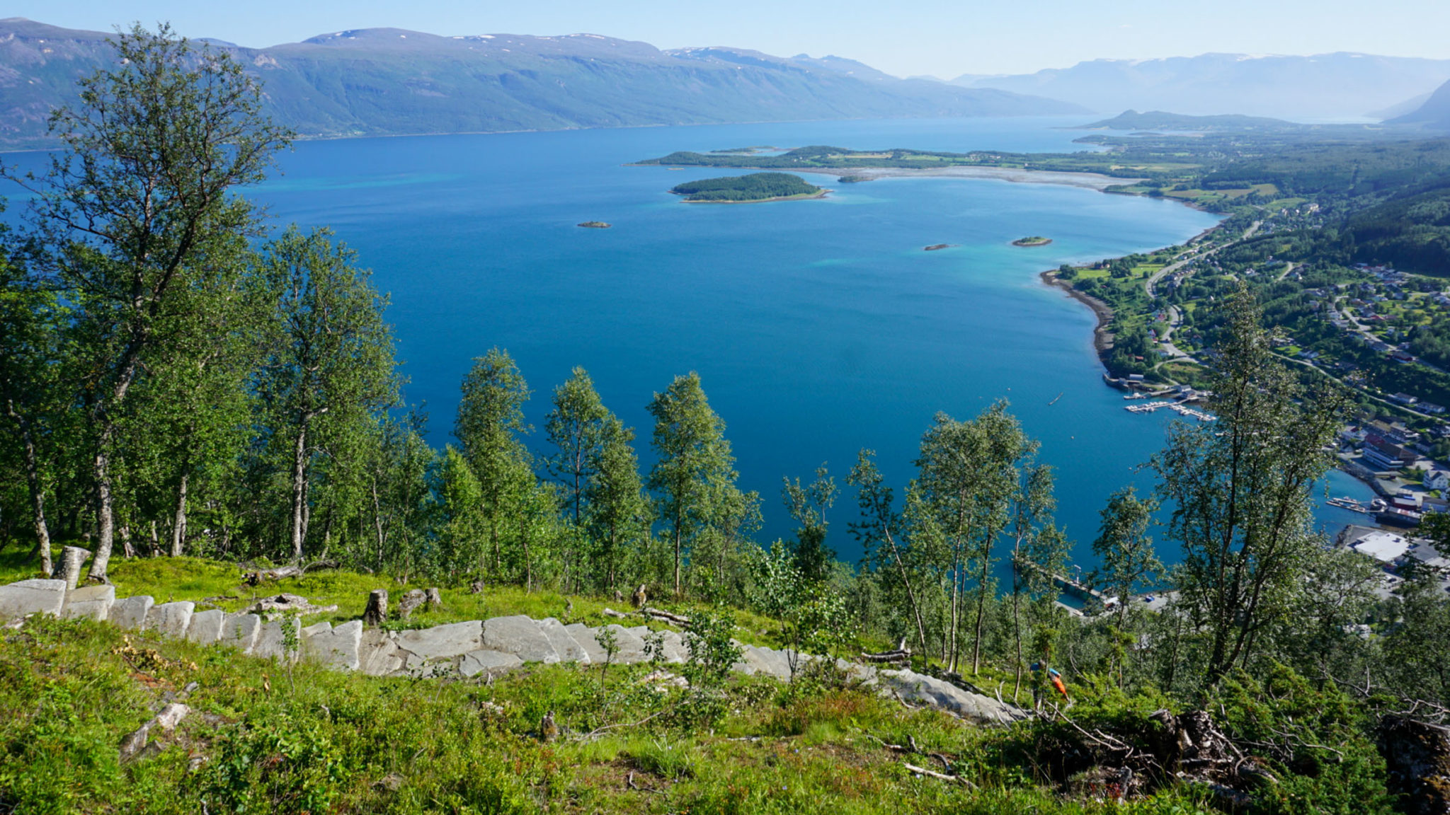 From the viewpoint at 800 steps, the view is to die for © Knut Hansvold