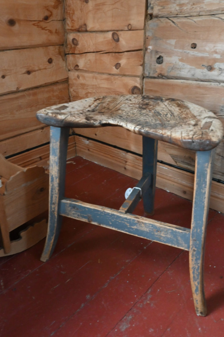 Stool at Gamslett Museum © Lene Ottesen / Nord-Troms Museum