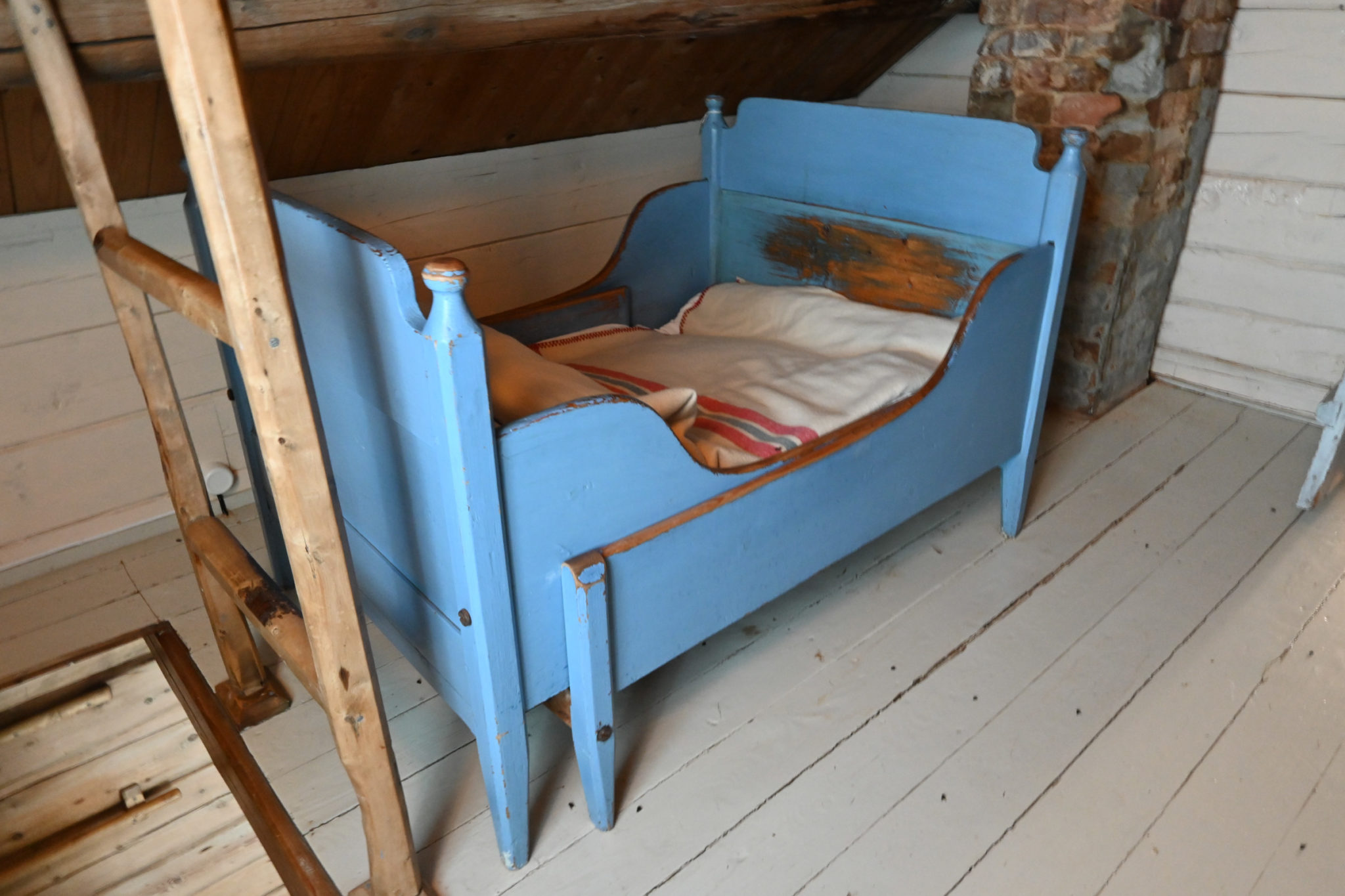 Trundle bed at the attic of Gamslett gård / farm © Lene Ottesen / Nord-Troms Museum